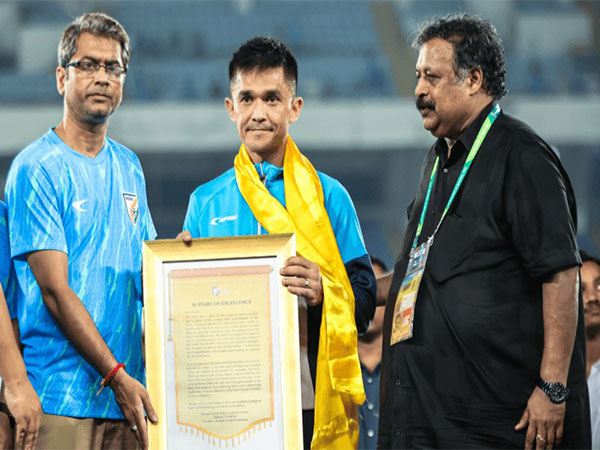 AIFF President Kalyan Chaubey felicitating Sunil Chhetri. (Picture: AIFF)
