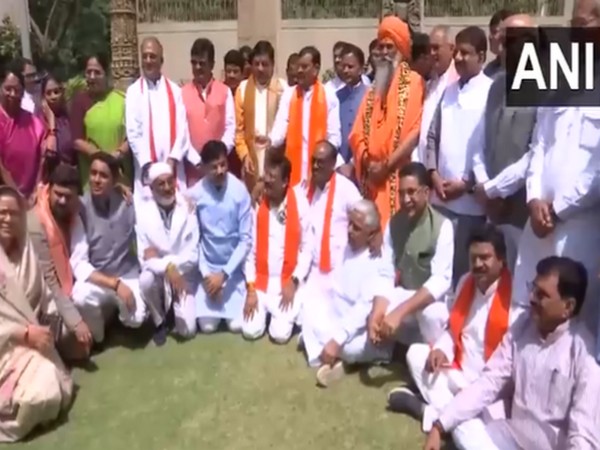 Newly elected BJP MPs from Madhya Pradesh at Madhya Pradesh Sadan in New Delhi ahead of the NDA meeting. (Photo/ANI)