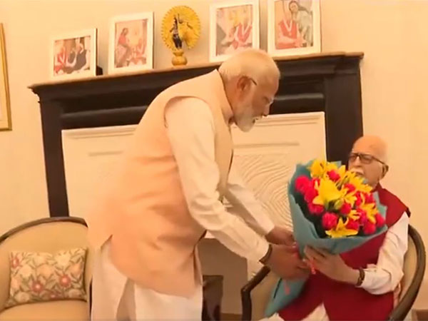 Prime Minister Narendra Modi met veteran BJP leader Lal Krishna Advani (Photo/ANI)