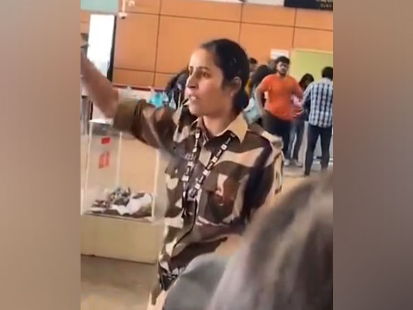 Image shows CISF lady constable who allegedly slapped Kangana Ranaut. (Photo/Screengrab from a viral video)