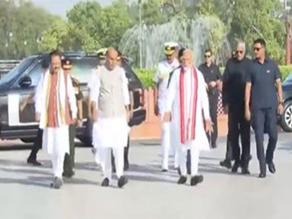 PM-designate Narendra Modi visits War Memorial ahead of his swearing-in ceremony (Photo/ANI)