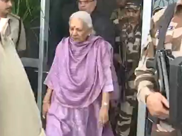 UP Governor Anandiben Patel lands in Delhi (Image/ ANI)
