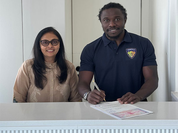 Chennaiyin FC striker Chima with co-owner Vita Dani (Image: Chennaiyin FC)