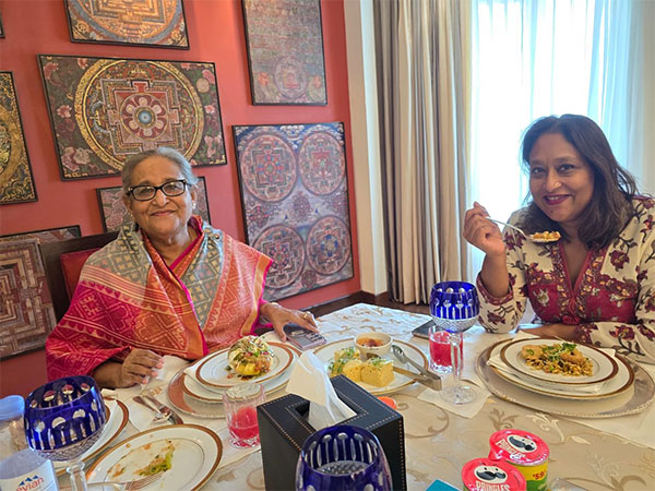 Bangladesh PM Sheikh Hasina with daughter and WHO South-Asia chief Saima Wazed (Photo: @drSaimaWazed)