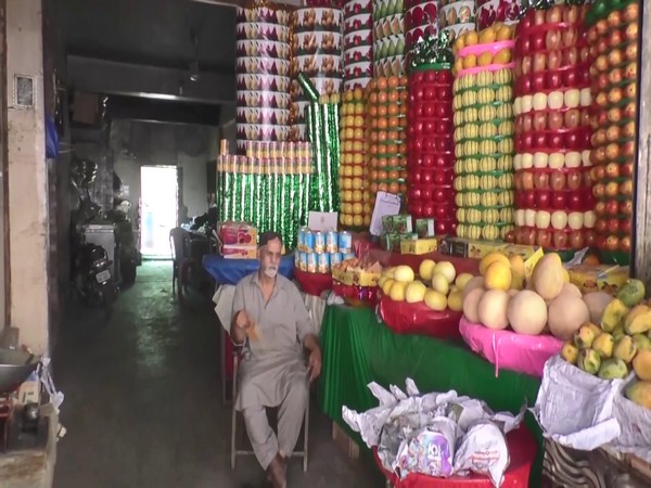 Vegetable seller in Lahore (Photo/ANI)