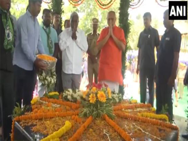 Jharkhand Chief Minister Champai Soren and Governor CP Radhakrishnan. (Photo/ANI)