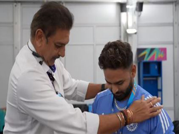 Ravi Shastri (L) and Rishabh Pant (R). (Photo: BCCI)