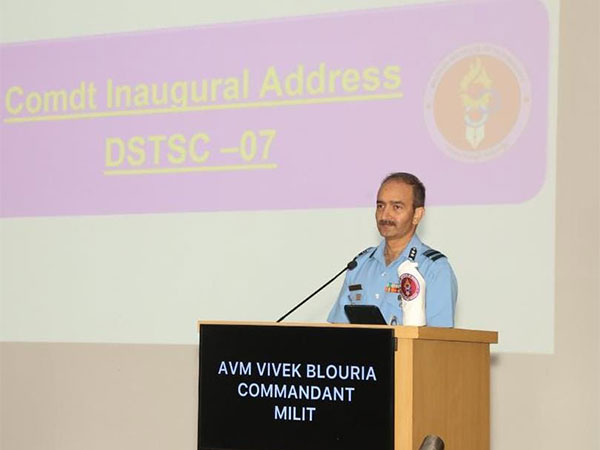 AVM Vivek Blouria addressing the event (Photo/PIB)