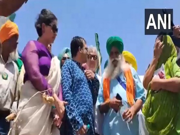 TMC MPs met protesting farmers at Punjab's Data Singhwala-Khanauri border (Photo/ANI)