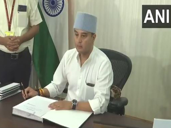 Jyotiraditya Scindia assumes charge as Union Minister of Communications (Photo/ANI)