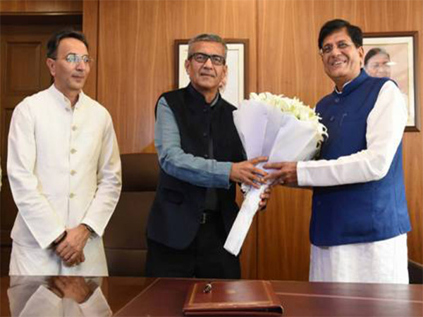 Minister of Commerce and Industry, Piyush Goyal with Jitin Prasada, MoS and officials (Image-PIB)