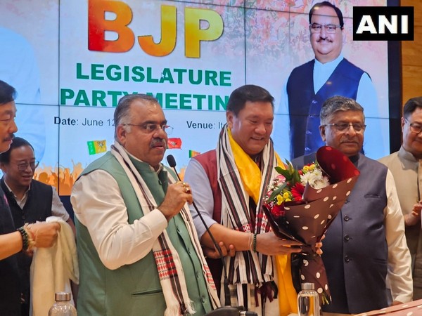 BJP leader Pema Khandu (Centre). (Photo/ANI)