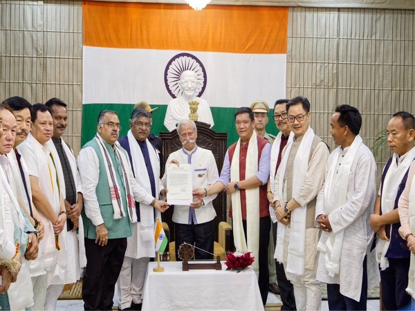 Governor Lt General KT Parnaik (Retd) with Pema Khandu (Centre). (Photo: @PemaKhanduBJP) 