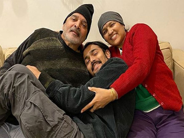 Bhuvan Bam and his parents (Image source: Instagram)