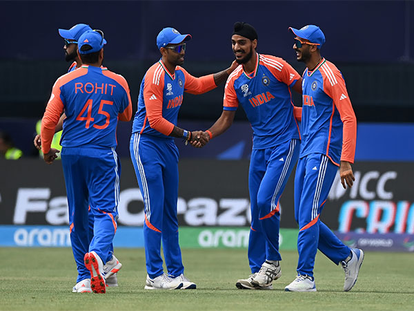 Arshdeep Singh celebrating with India players (Photo: BCCI/X)