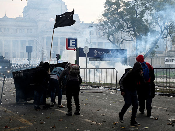 Protest outside National Congress as Senators debate Argentina's President Javier Milei's economic reform bill (Image Credit: Reuters)