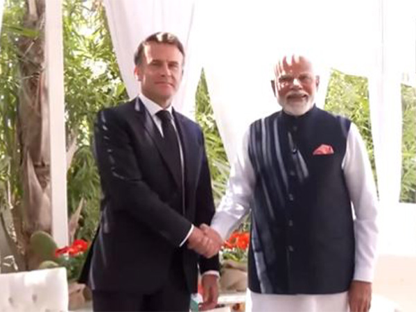 Prime Minister Narendra Modi holds with French President Emmanuel Macron (Photo credits: X/@MEAIndia)