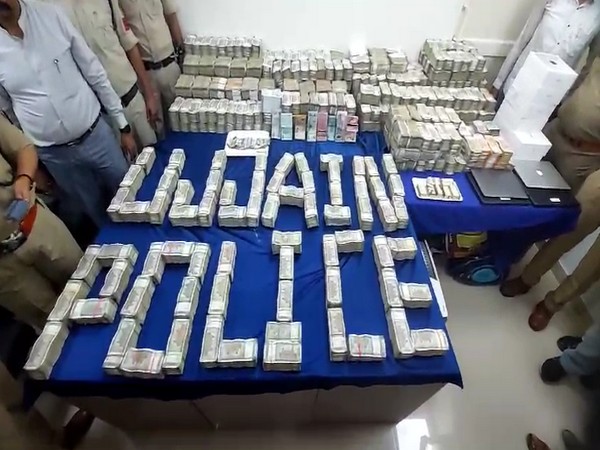 Cash seized by Ujjain Police (Photo/ANI)