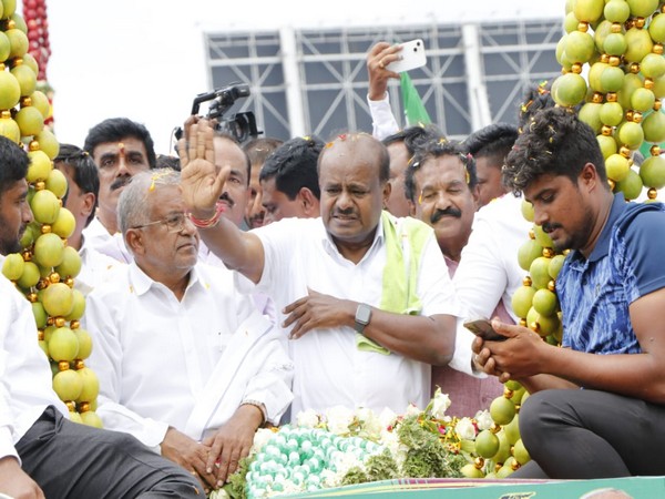 HD Kumaraswamy holds roadshow in Bengaluru (PhotoX@hd_kumaraswamy) 