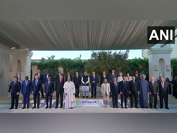 Global leaders at 'Outreach Nation' session pose for 'family photo'  (Photo/ANI)