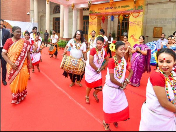 President Droupadi Murmu attends Raja Parb festival at Rashtrapati Bhavan (Photo/@rashtrapatibhvn)