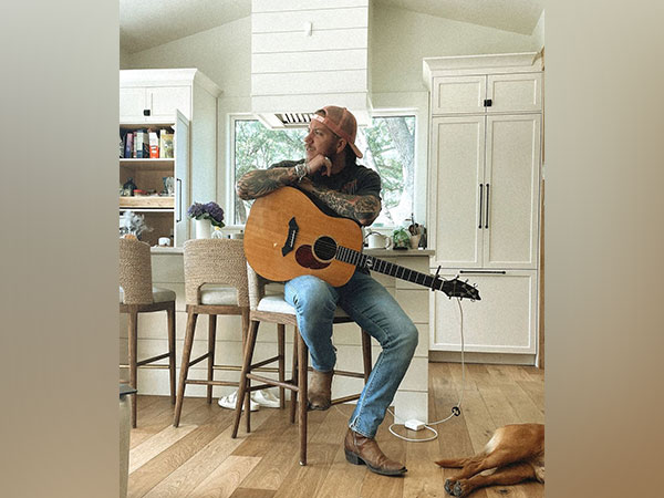 Brandon Lake (image source: instagram/brandonlake)