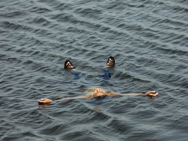 A boy cools off from the heat on a hot summer day in Karachi (Photo/Reuters)