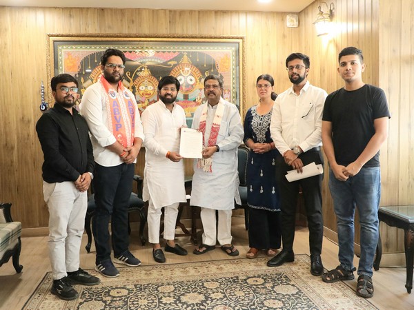 ABVP delegation with Education Minister Dharmendra Pradhan. (Photo: @ABVPVoice)