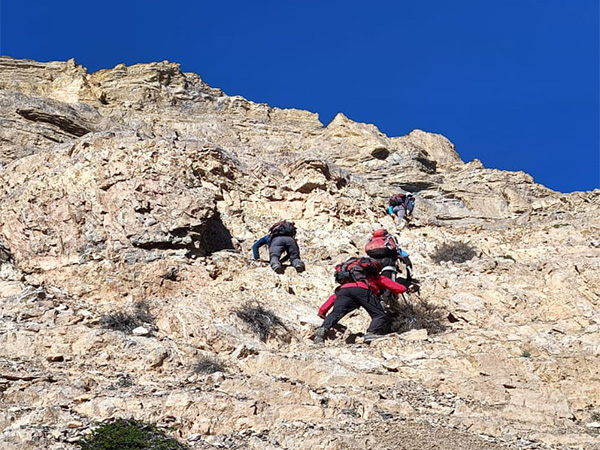 ITBP mountaineers carrying out rescue operation for American paraglider (Image Credit: X/@ITBP_official)
