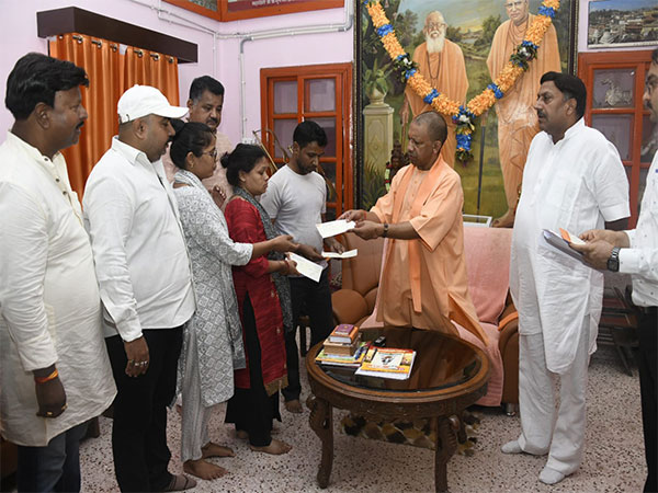 CM Yogi gave financial assistance to victim's family in Kuwait fire tragedy (Photo/CM office)