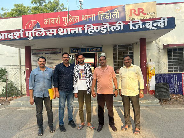 Banwarilal Laturlal Gujar standing in the middle (Photo/ANI)