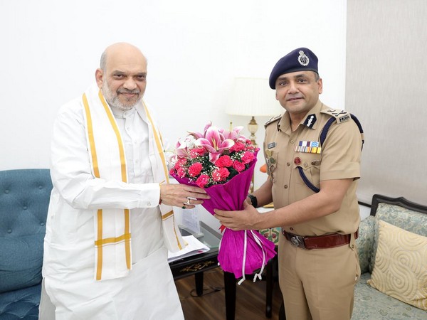 Amit Shah meets Uttarakhand DGP Abhinav Kumar (Photo/ANI) 