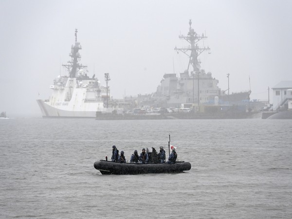 New Zealand PM Luxon naval base in Japan on June 18, 2024 ahead of a planned bilateral meeting with Japanese PM Kishida(Phot/ Reuters)