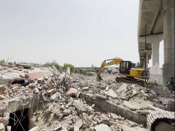 Lucknow Development Authority demolished constructions and encroachments in Akbarnagar (Photo/ANI)
