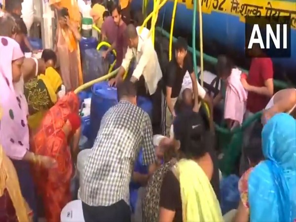 Visuals of people collecting water from tankers in Okhla area (Photo/ANI)