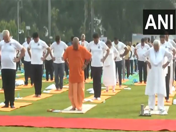 Chief Minister Yogi Adityanath and Governor Anandi Ben Patel perform yoga at Raj Bhavan (Photo/ANI)