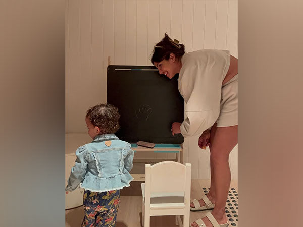 Priyanka Chopra with daughter Malti (Image Source: instagram/priyankachopra)