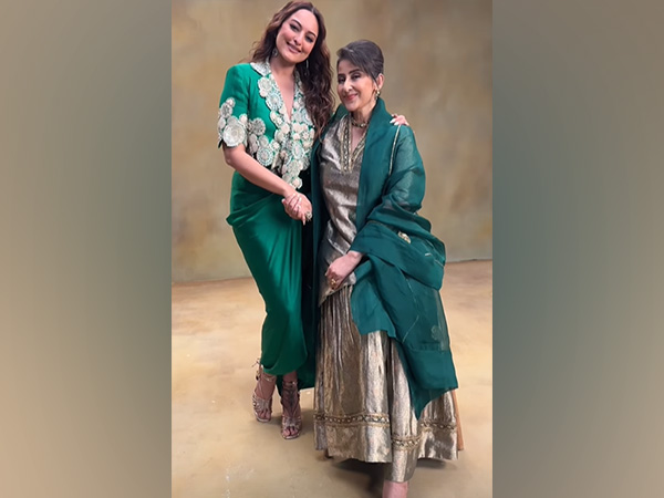 Sonakshi Sinha, Manisha Koirala (Image Source: Instagram)