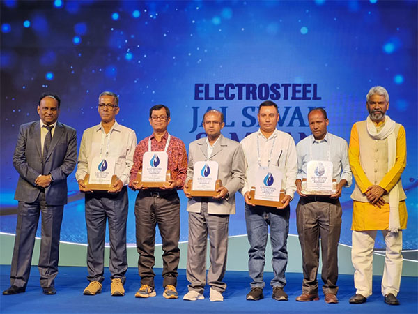 Electrosteel Jal Sevak Samman 2024 Recipients with Chief Guest and Guest Honor (L-R)