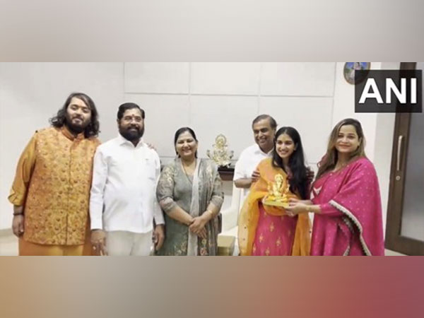 Mukesh Ambani, Anant Ambani, Radhika Merchant meets Maharashtra CM Eknath Shinde (Image source/ANI)