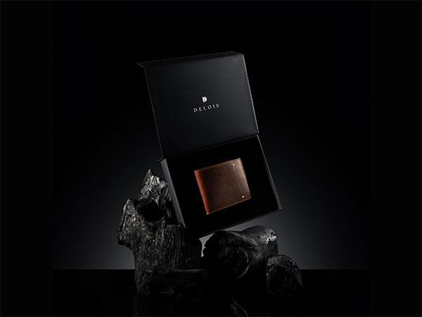 Delois Revolutionizing Fashion Technology with Innovative Smart Wallets