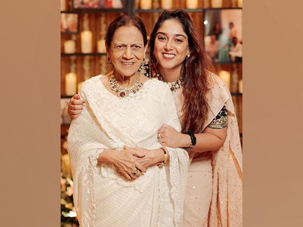 Ira Khan with her grandmother Zeenat Hussain (Image source: Instagram)
