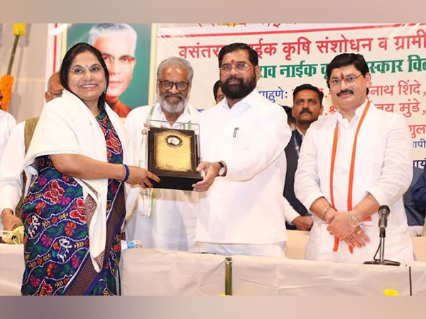 Dr Bhagyashree Patil receives the 