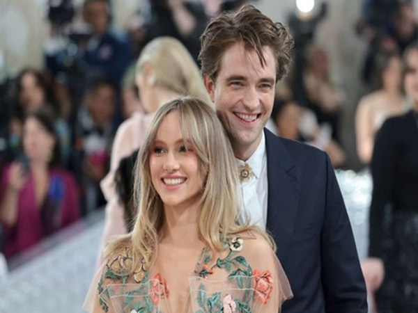 Suki Waterhouse, Robert Pattinson (Image source: Instagram)
