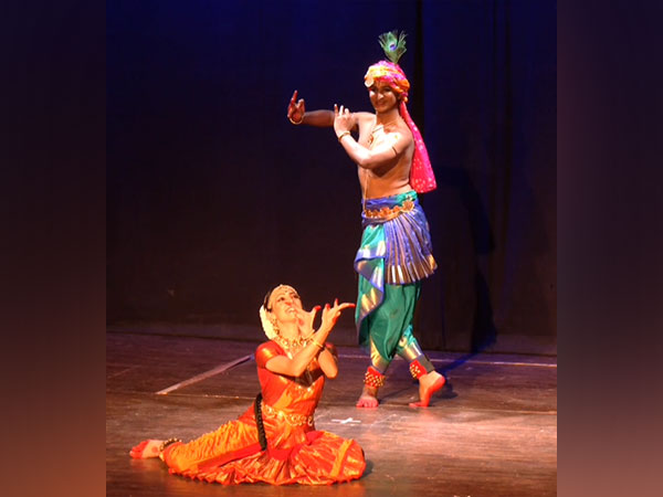 Meera Bai play at Mukti Bhawan, Andheri West (image source: ANI)