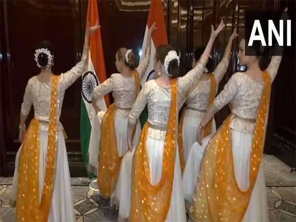 Russian artists prepare special Kathak performance (Photo/ANI)
