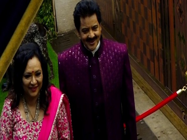 Udit Narayan with his wife (Image Source: ANI)
