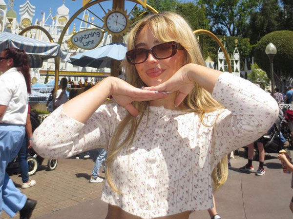 Sabrina Carpenter (image source: instagram/sabrinacarpenter)