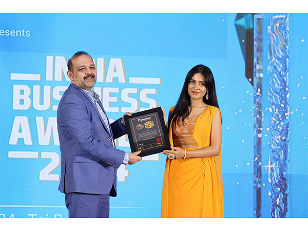 Founder Vijay Kishore being awarded at Blindwink Business Awards