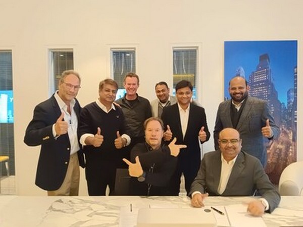 Jagadish Naik (Chairman-DN Group), Siddharth Nayak (VP-DN Group), John Hitchcock (Chairman-YOO), James Snelgar (Partner-YOO), Aseem Agarwal, Vikas Sarraf, Ani Dasgupta (Cofounders-SQUAREA)